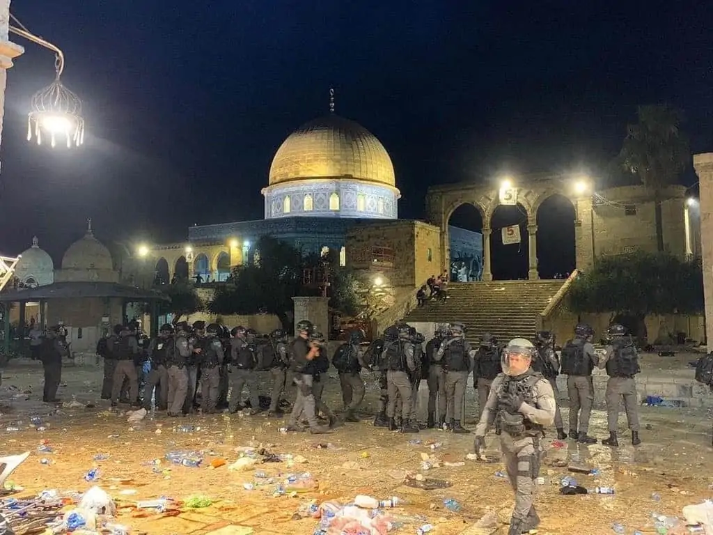 Israel Force attack on masjid al aqsa
